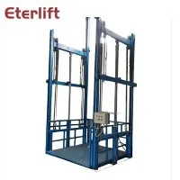 De Liftlift van het pakhuis