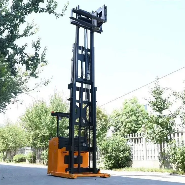 Stapelaar voor het overhandigen van pallets