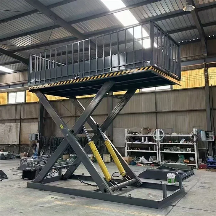 Verticale vrachtschaarhoogwerker